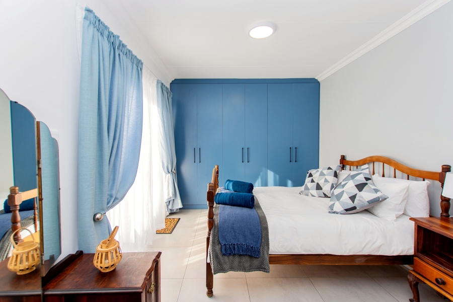 5 Bedroom Property for Sale in Brittania Beach Estate Western Cape